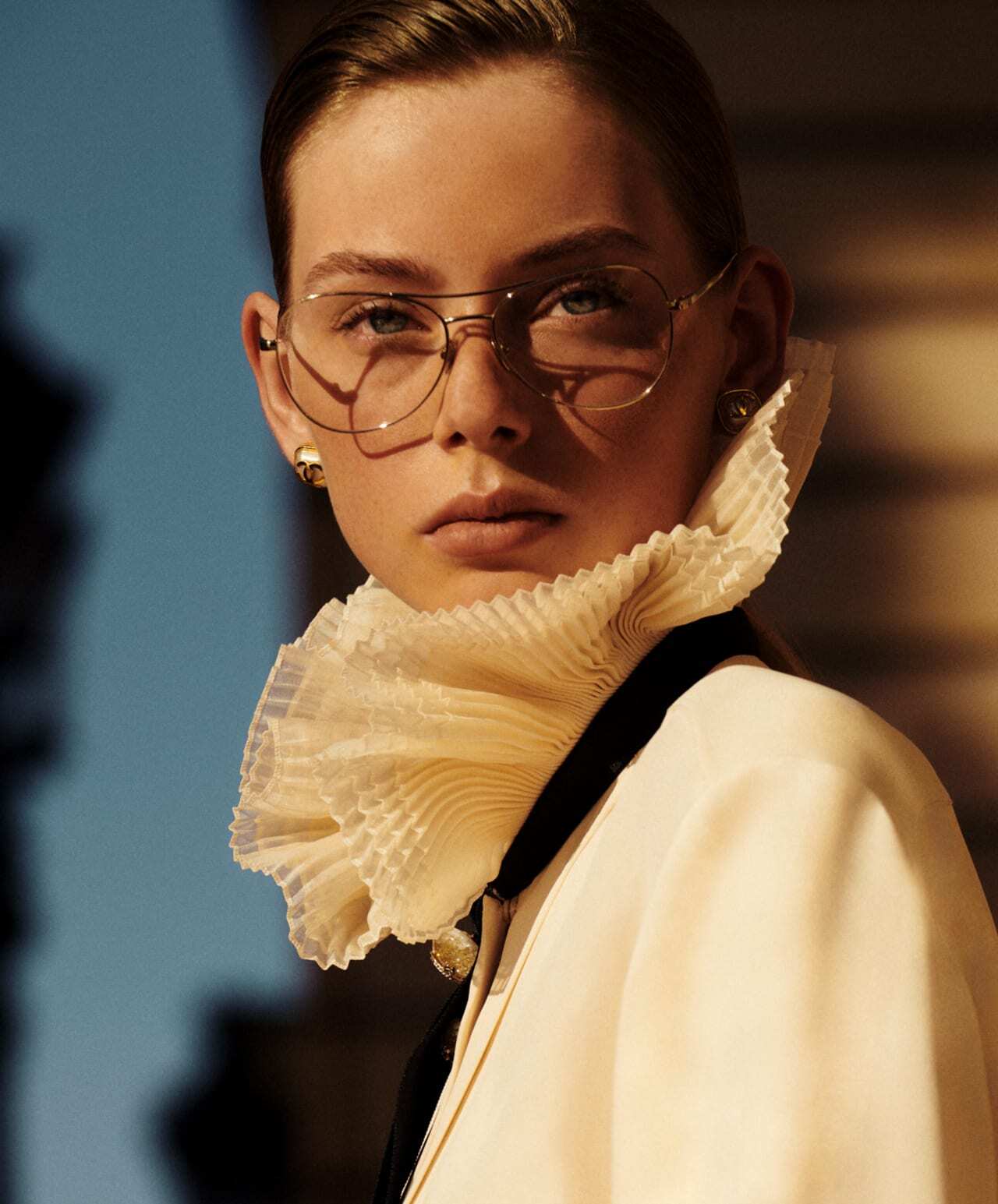 Okulary marki Chanel na modelce.
